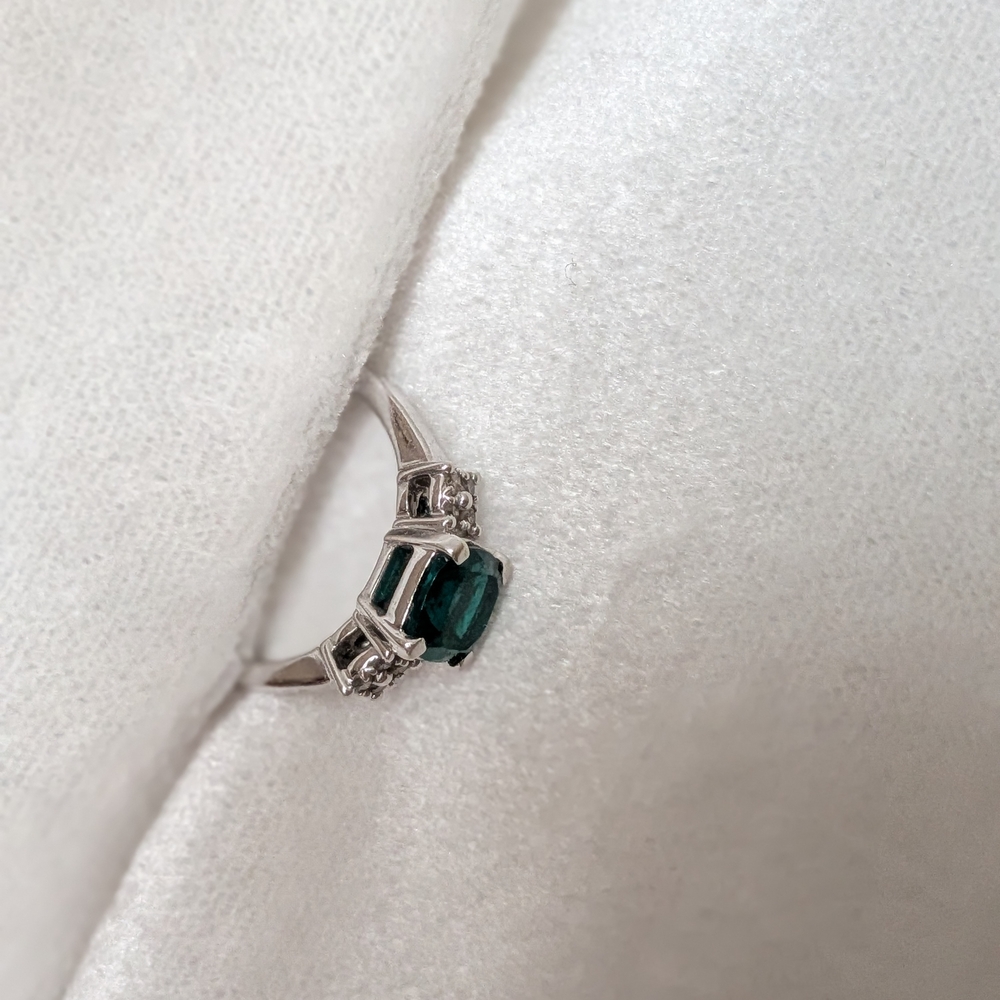 Emerald And Diamond White Gold Ring - Picture 6 of 13